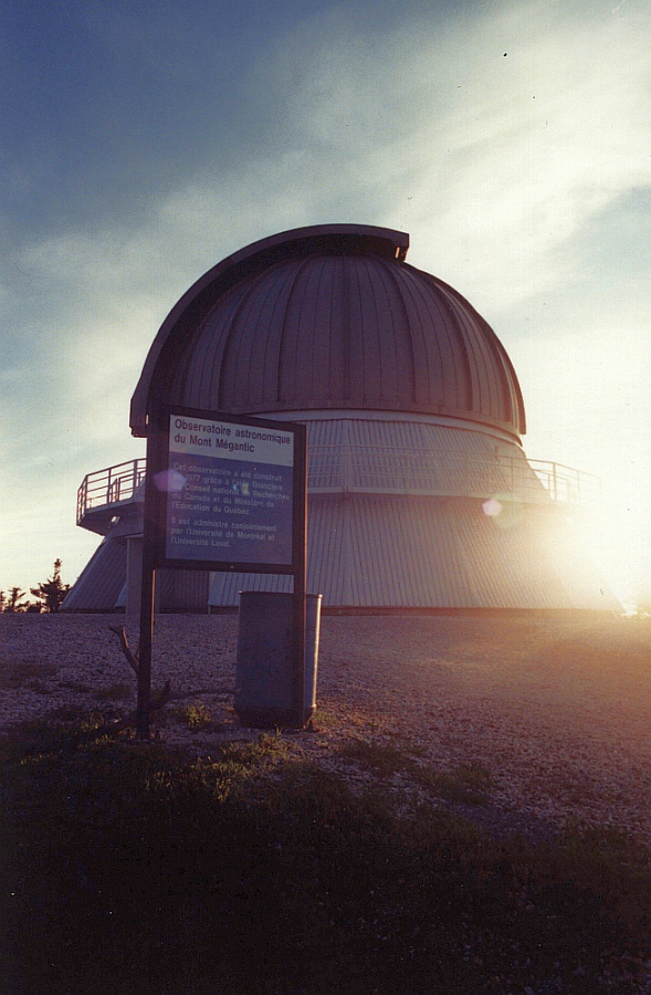Observatoire Mont-Mégantic. ©1986 Photo par François C. BOURBEAU